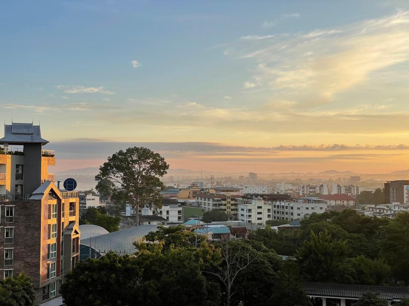 Hotel Golden Tulip Essential Pattaya Exterior foto