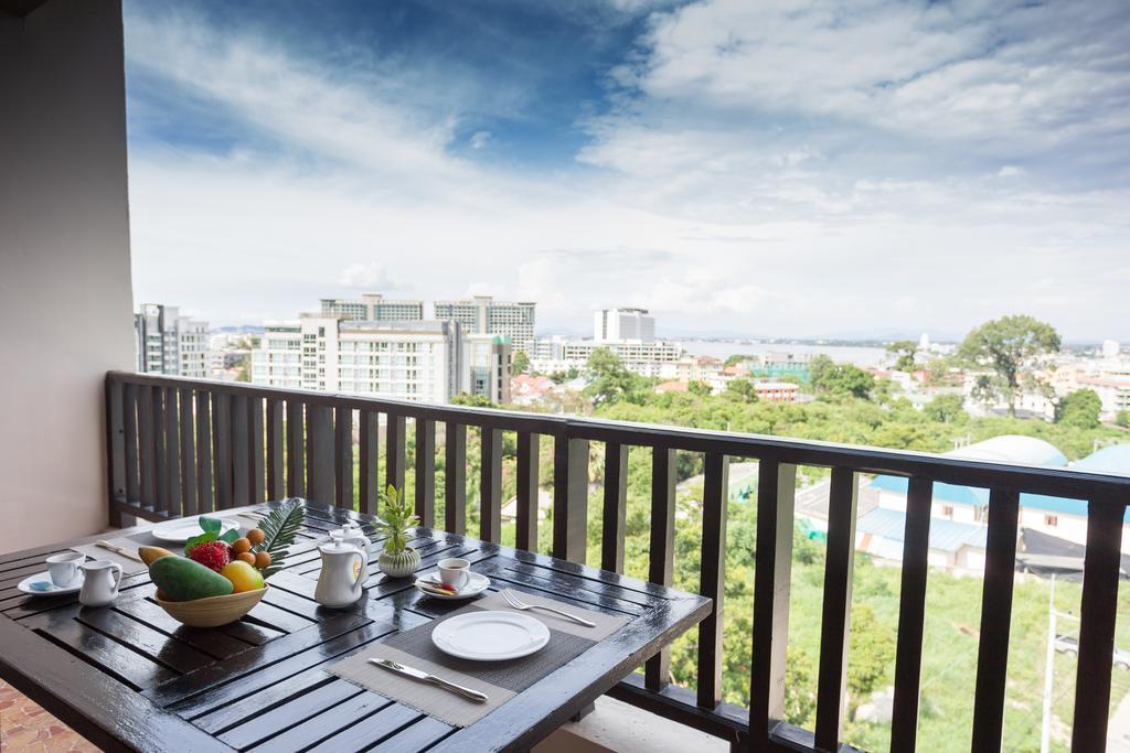 Hotel Golden Tulip Essential Pattaya Exterior foto